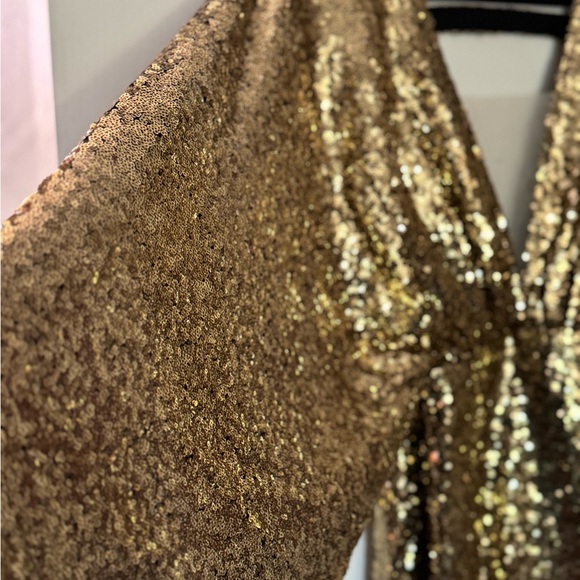 Elegant Gold Sequin Evening Gown - Picture 3 of 8